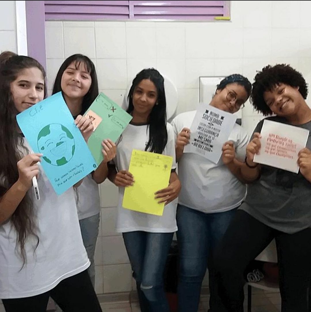 FOTO 2 Intervenção no banheiro.jpg