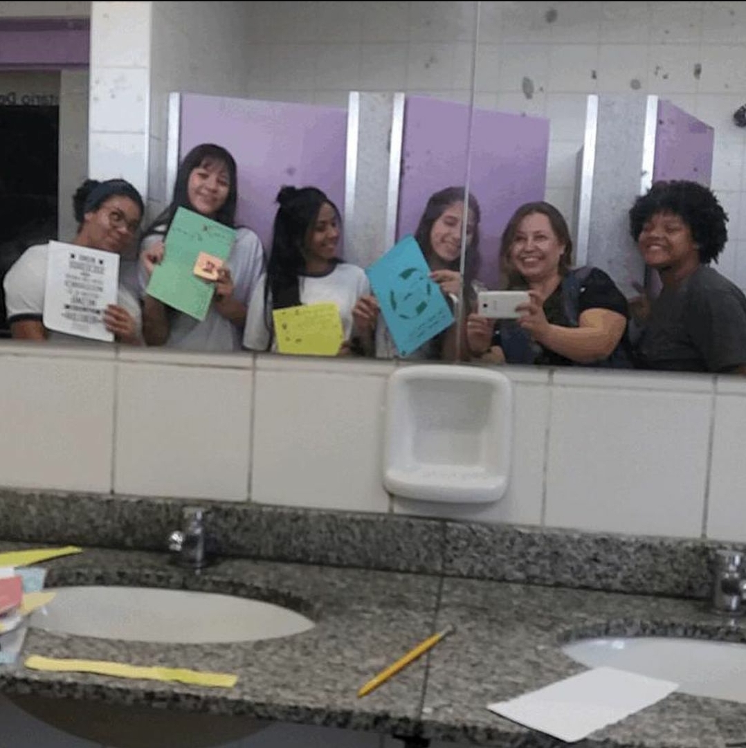 FOTO 1 intervenção no banheiro.jpg